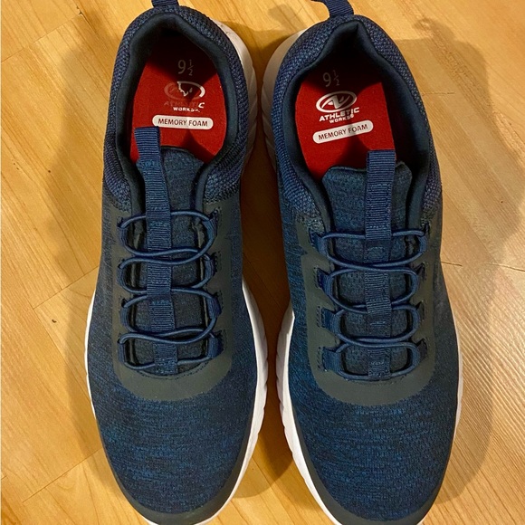 Men’s 9.5 slip on shoes - Picture 4 of 4